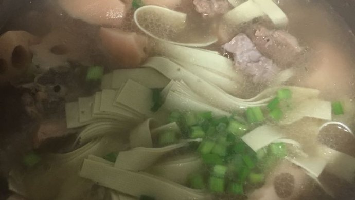 千张莲藕排骨汤