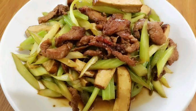 熏干炒芹菜