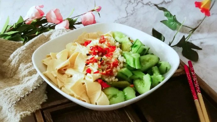 剁椒豆皮拍黄瓜