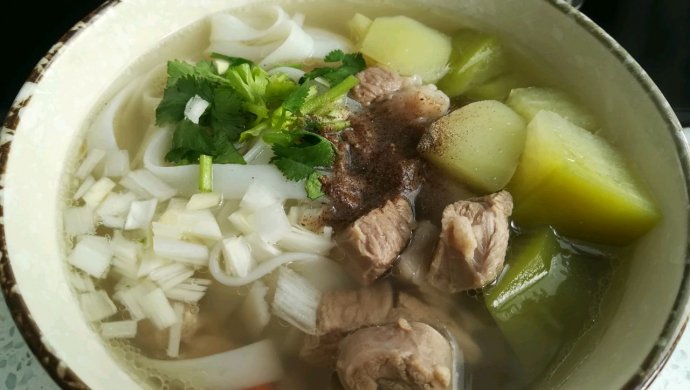 冬日暖心创新美食羊汤河粉
