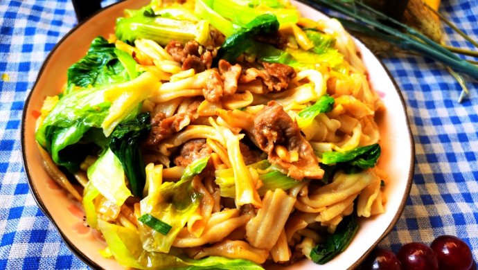 生菜瘦肉炒河粉。