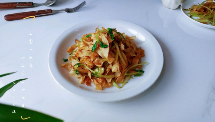 蒜香芹菜油豆皮