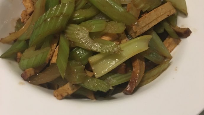 香香熏干芹菜