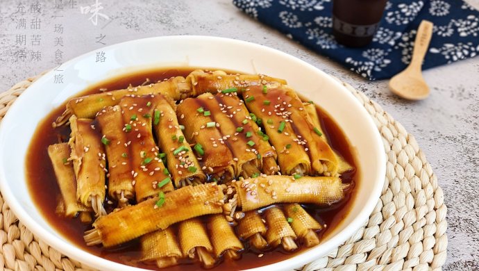 豆皮金针菇卷