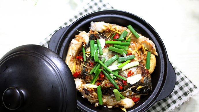 快手家常菜：鱼头豆泡（炸豆腐）煲