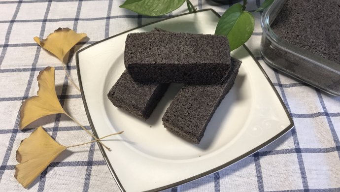 黑米蒸糕