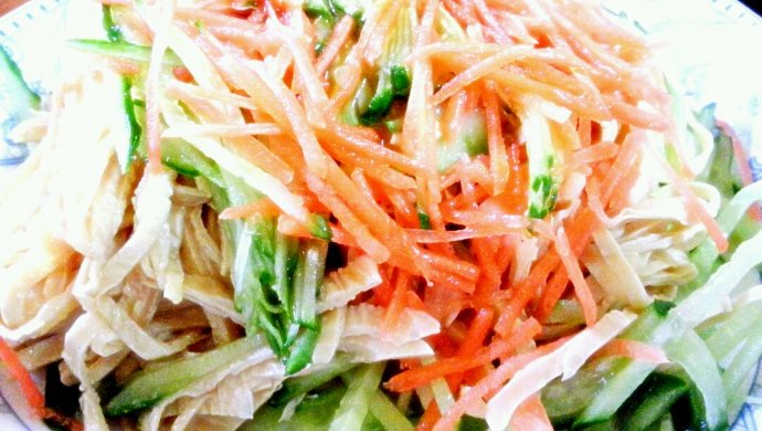 鸡汁拌三丝（黄瓜，胡萝卜，油豆皮）
