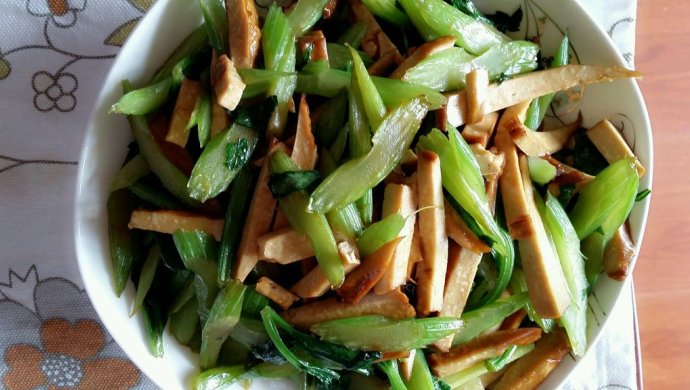 芹菜炒熏干