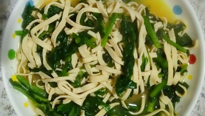 家常韭菜炒千张（豆腐皮）