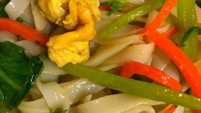 时蔬炒河粉，隔壁小孩都馋哭