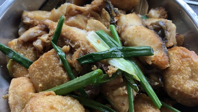 豆腐泡焖鱼腩