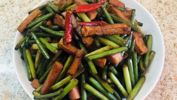 蒜苔换一种配菜-炒土豆条