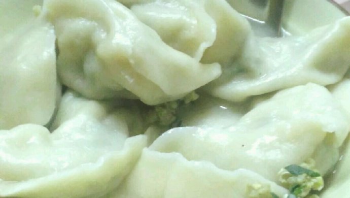 鸡蛋韭菜饺。