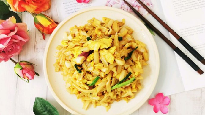 鸡蛋炒河粉