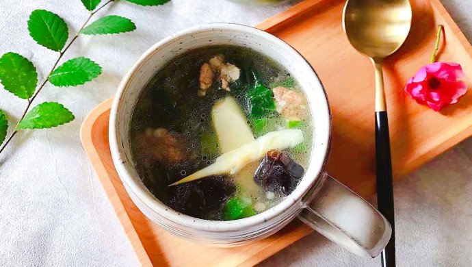 毛毛菜木耳鞭笋肉沫汤