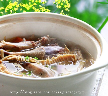 笋干老鸭煲