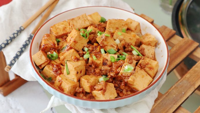 【咸蛋黄肉末豆腐】
