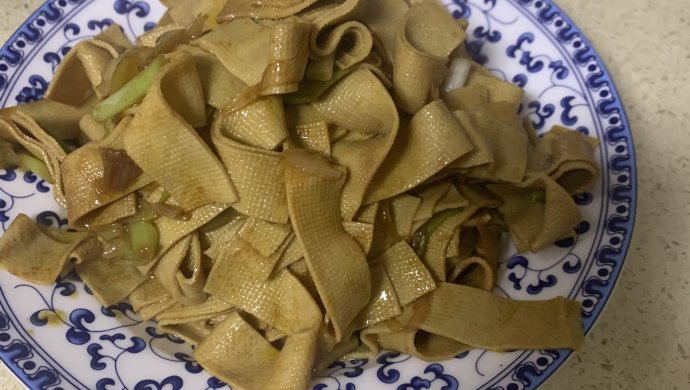 京葱烧千张这样做香味十足