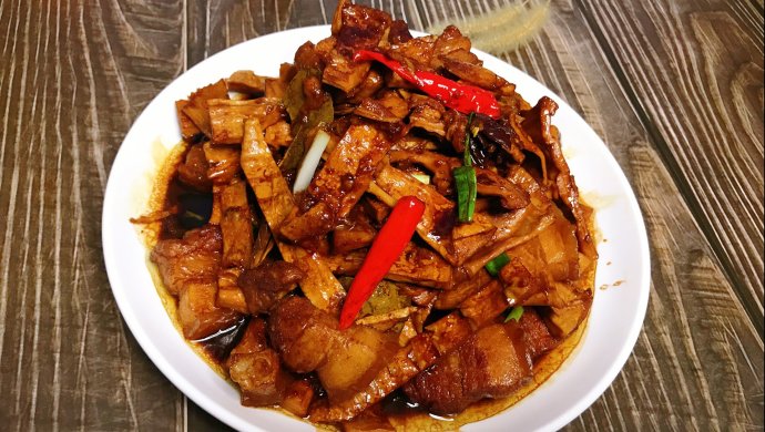 五花肉焖笋干