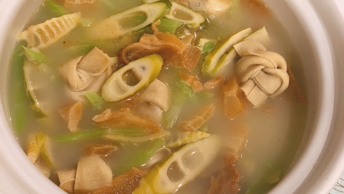 春天的味道-腌笃鲜 春笋咸肉百叶结