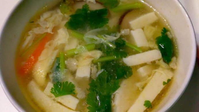 低脂减肥～胡萝卜香菇豆腐汤