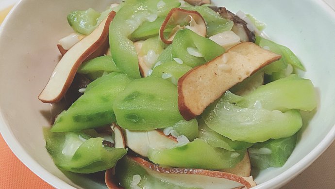 花间提壶方大厨之丝瓜香菇炒熏干