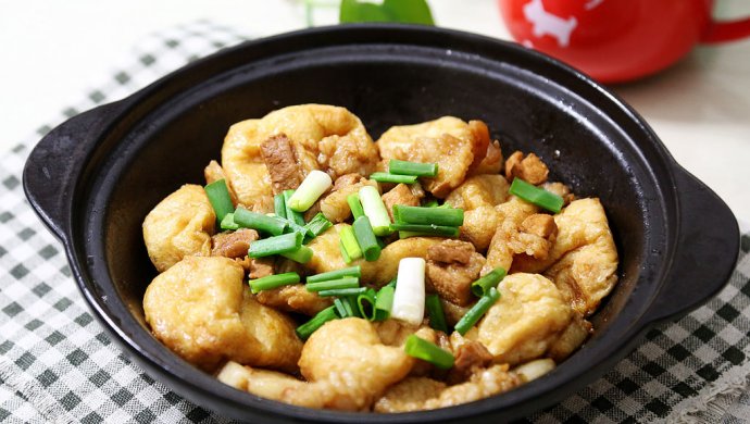 家的味道：花腩豆泡（炸豆腐）煲