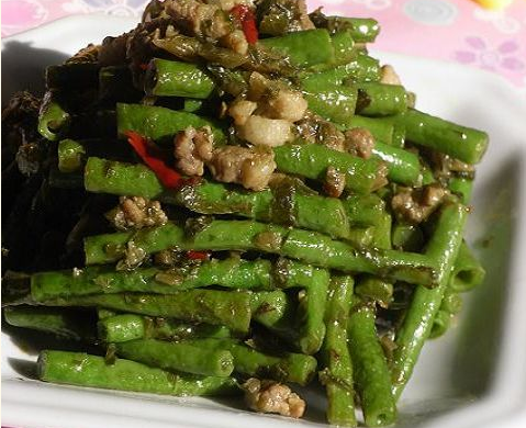 长豆角炒肉丁咸菜