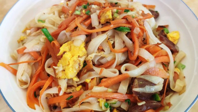 胡萝卜鸡蛋炒河粉