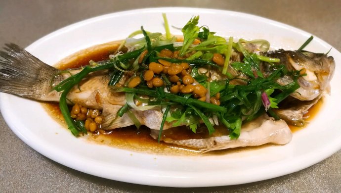 清蒸豆酱鲈鱼