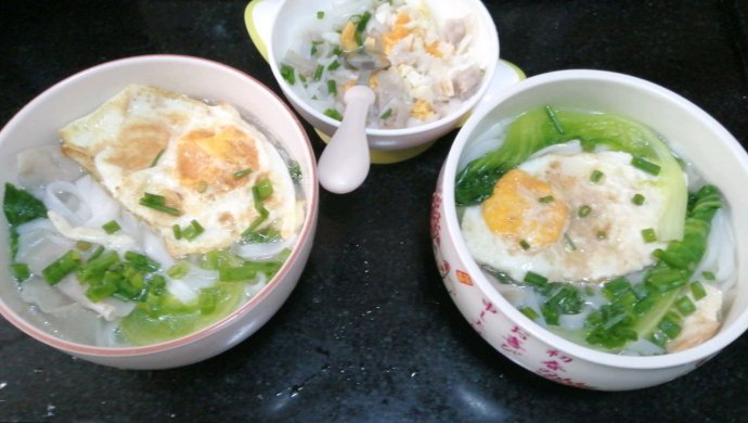 蔬菜汤河粉+鱼皮饺