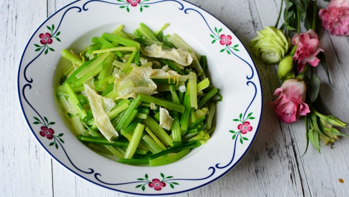芹菜炒油豆皮