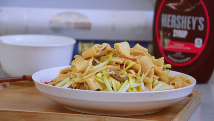 饭桌家常菜?蒜黄炒干豆腐皮