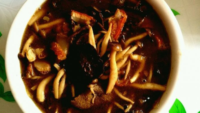 烧肉蘑菇汤