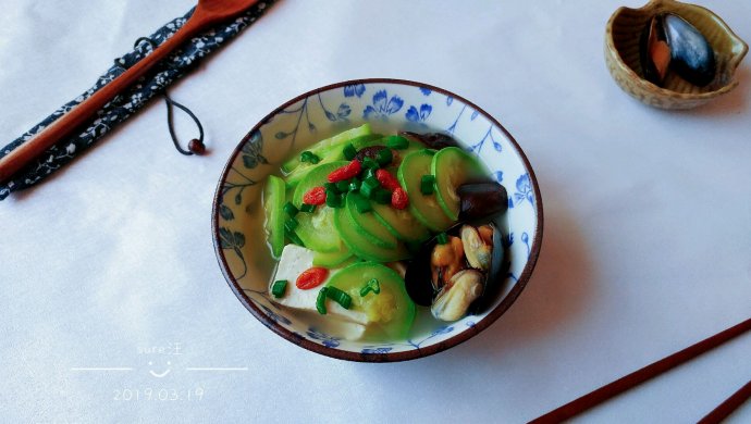 菇瓜海鲜豆腐汤