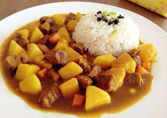 黄金咖喱土豆牛肉饭