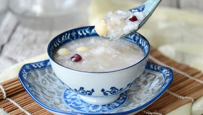 冰糖银耳莲子粥【九阳铁釜饭煲】