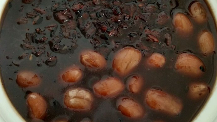 黑糯米花生黑芝麻糖水