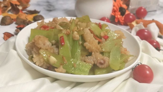 家常菜  ― 墨鱼煸炒莴笋