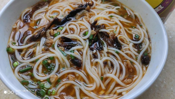 大块鸡枞VS大碗米线