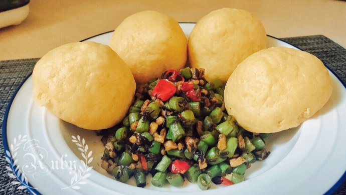 榄菜“肉糜”豆角配玉米面窝窝头