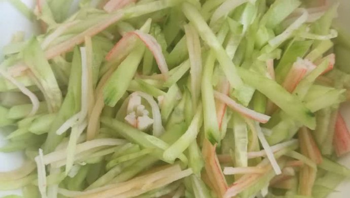 凉拌黄瓜丝蟹足棒