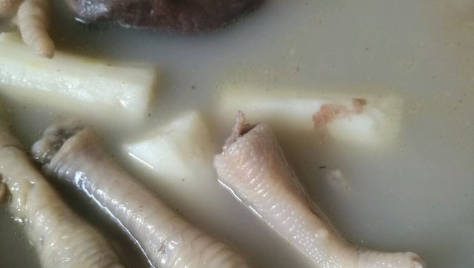 眉豆猪肚鸡爪汤
