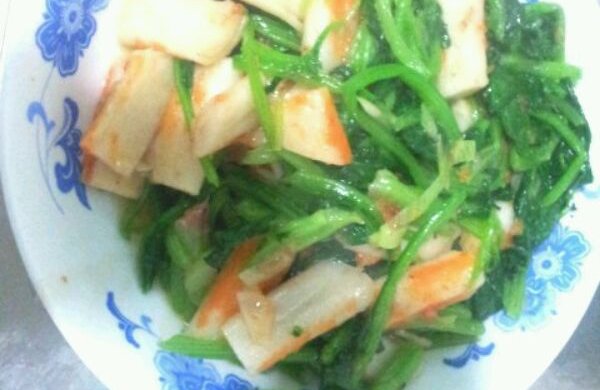 家常菜，菠菜炒蟹柳
