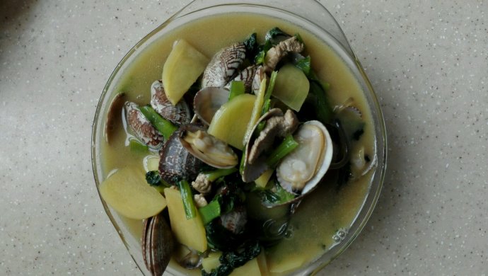 小白菜土豆炖蚬子