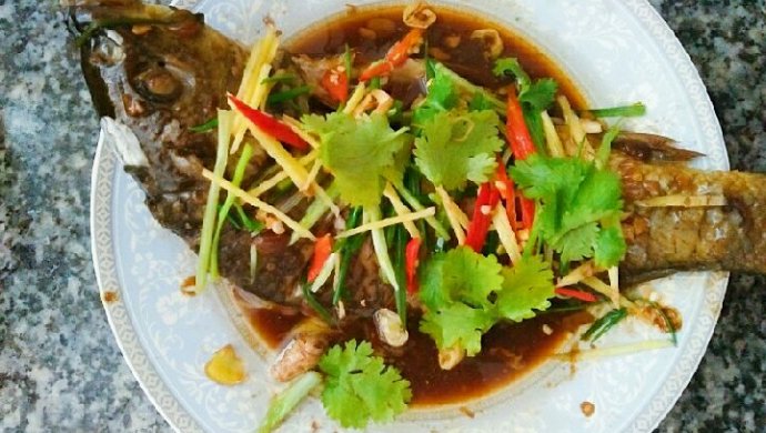 清蒸河边鲤鱼