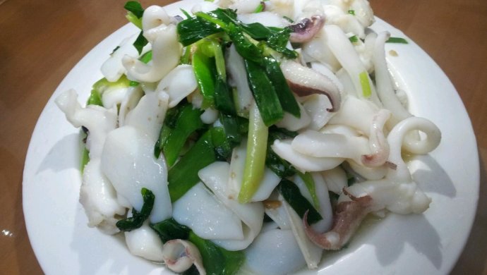 西芹大蒜炒墨鱼