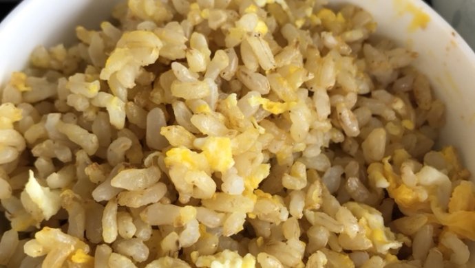 糙米无油蛋炒饭