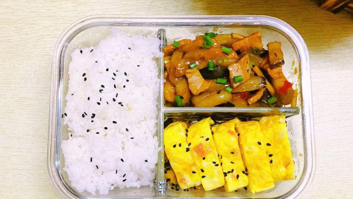 呆爸便当―蟹柳厚蛋卷和酱烧肉片茄子