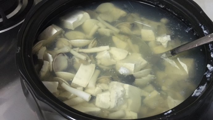 白贝豆腐海鲜菇汤